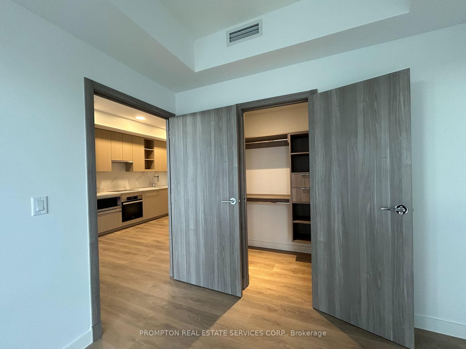 27 Mcmahon Drive, Unit 1615 - Photo 6