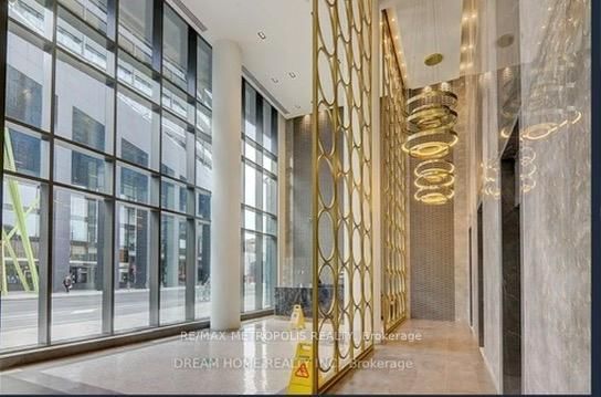 917 - 330 Richmond Street W