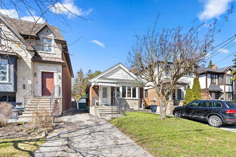 42 Parklea Dr, Toronto, M4G 2J6 | Image 2