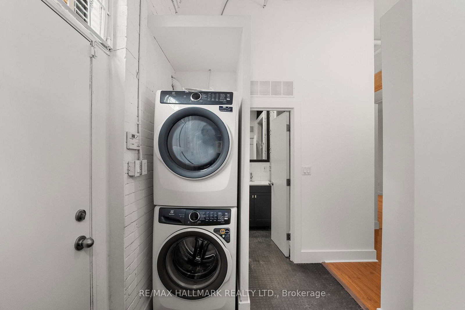 535 Queen Street E, Unit 5 - Photo 23