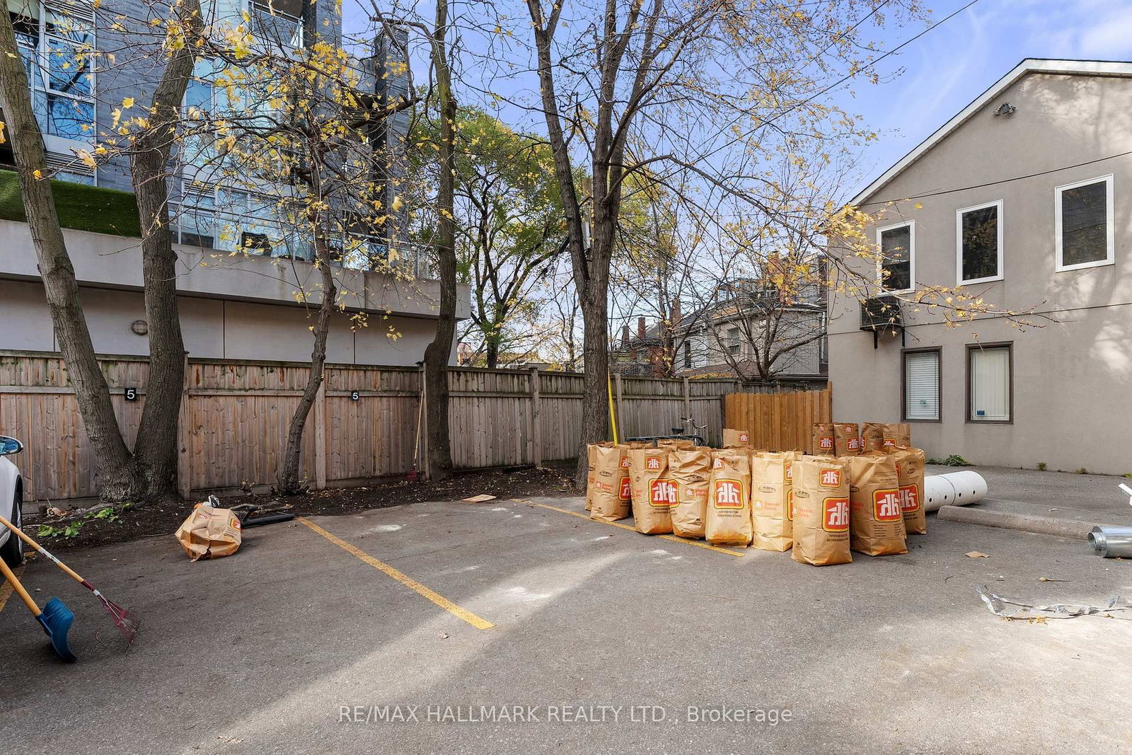 535 Queen Street E, Unit 5 - Photo 28