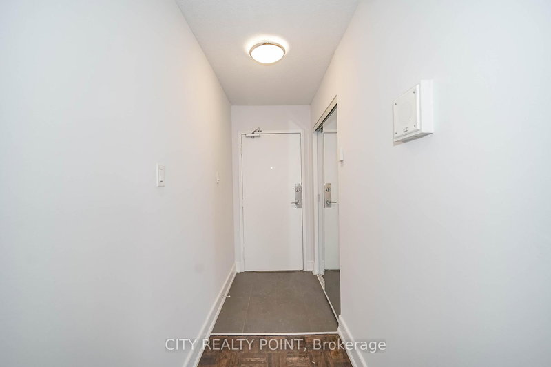 1411 - 33 Isabella St, Toronto, M4Y 2P7 | Image 2