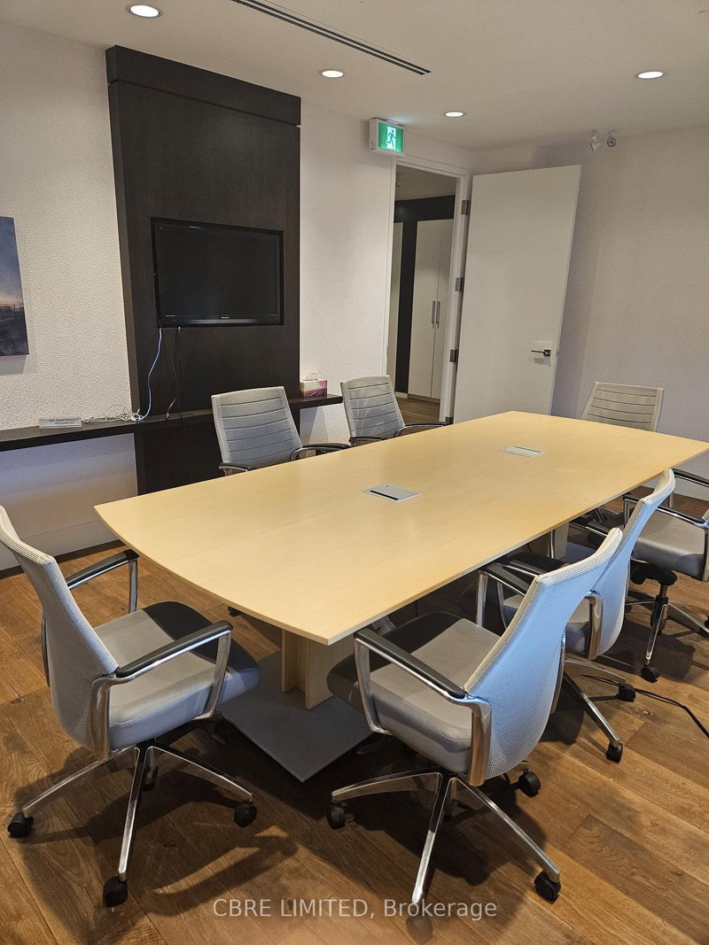 200 - 165 Avenue Rd, Toronto, M5R 3S4 | Image 2