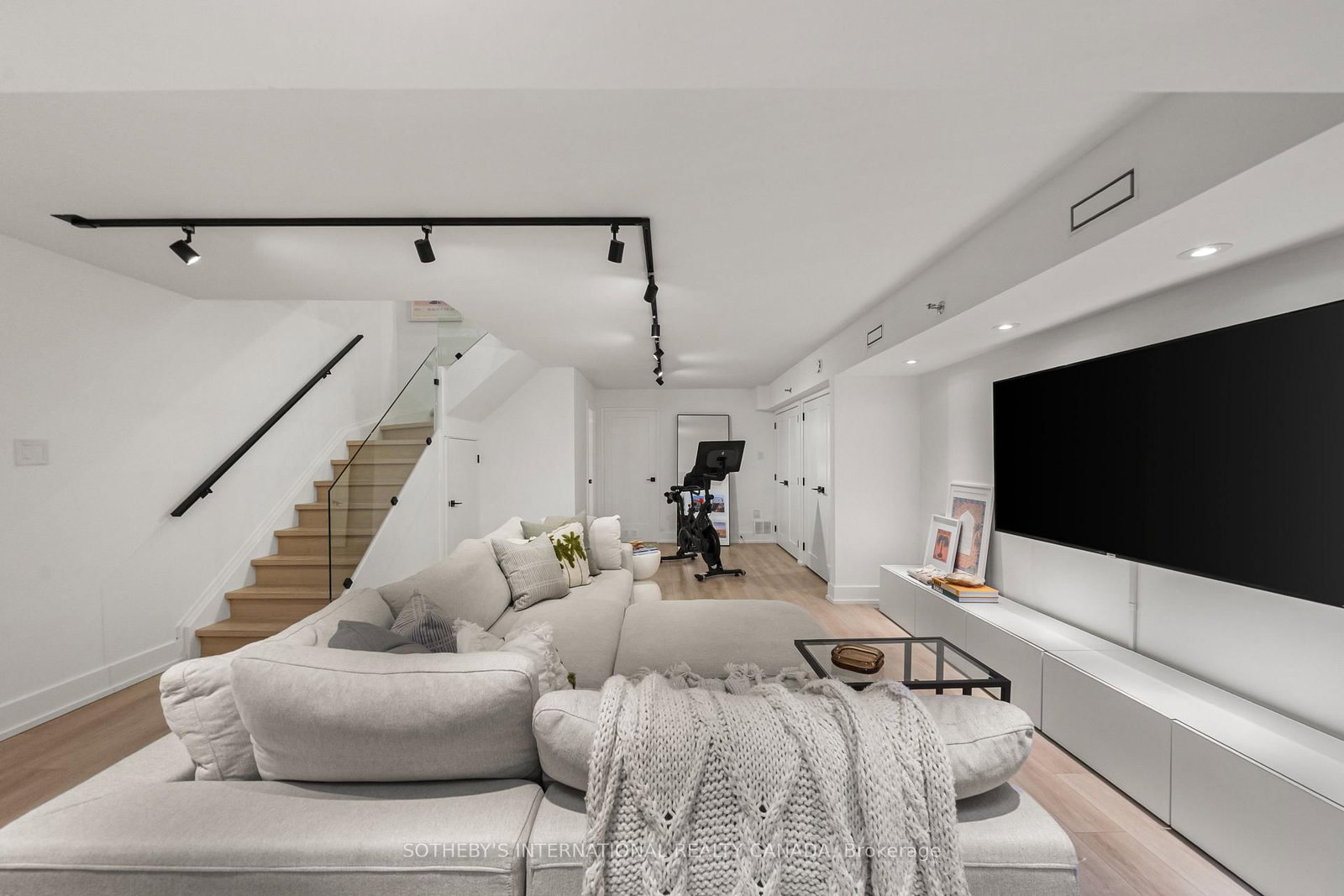 142 Pears Avenue, Unit A4 - Photo 28