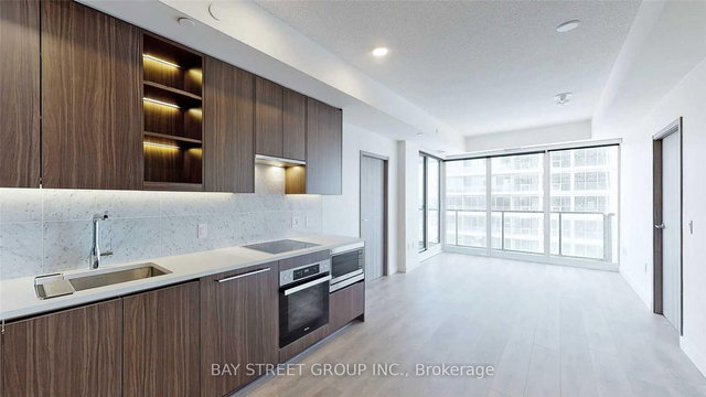 1212 - 95 Mcmahon Drive