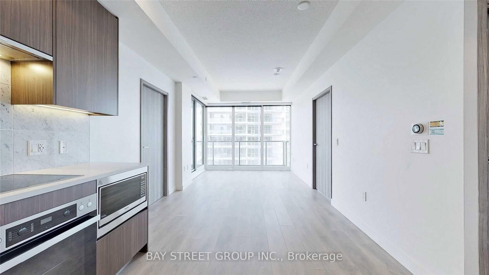 95 Mcmahon Drive, Unit 1212 - Photo 2