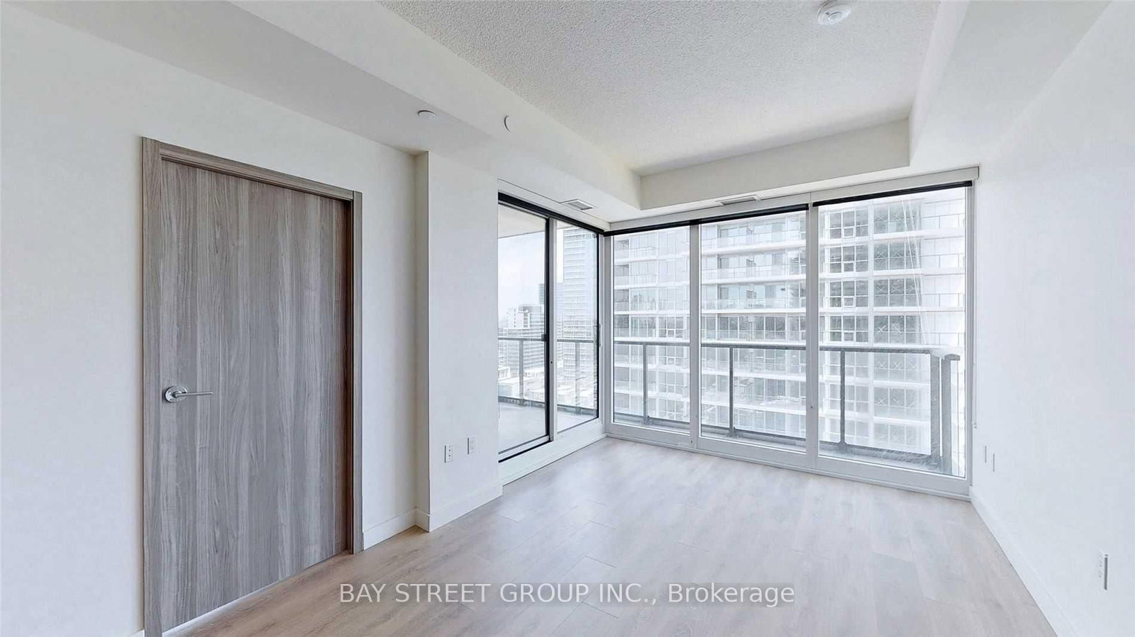 95 Mcmahon Drive, Unit 1212 - Photo 4