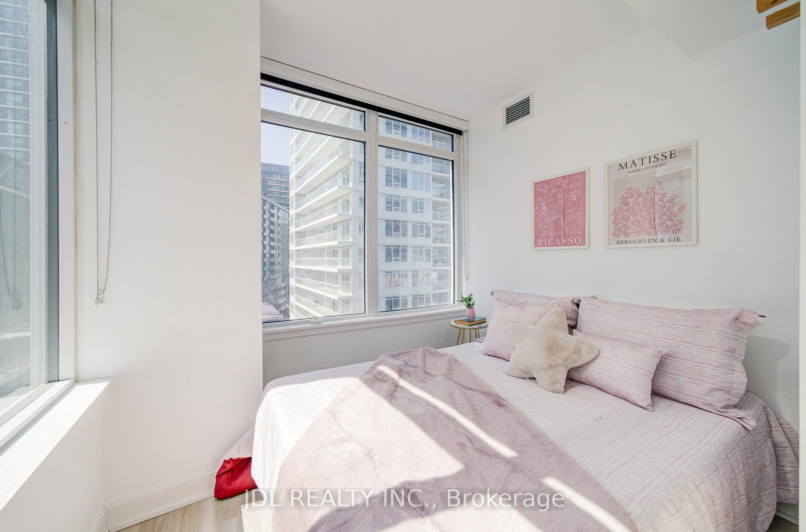 Condo for sale at 902-17 Bathurst Street, Toronto, Ontario, M5V 0N1 - Waterfront Communities C1 - MLS: C12998174