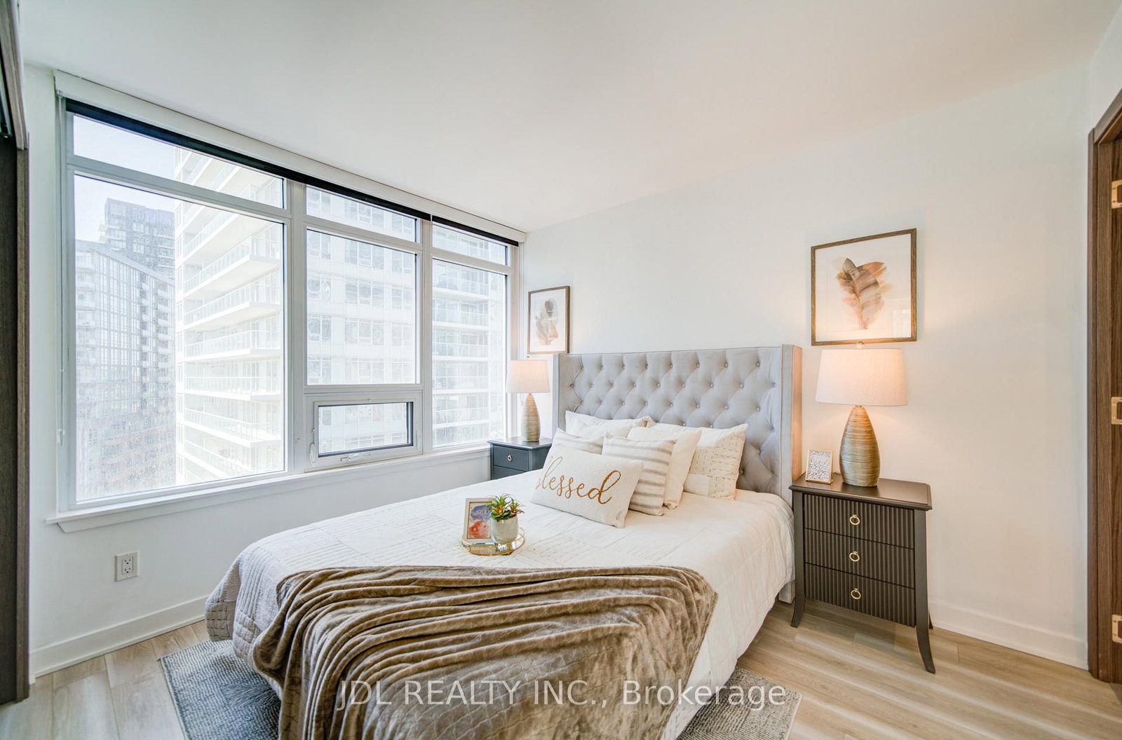 Condo for sale at 902-17 Bathurst Street, Toronto, Ontario, M5V 0N1 - Waterfront Communities C1 - MLS: C12998174