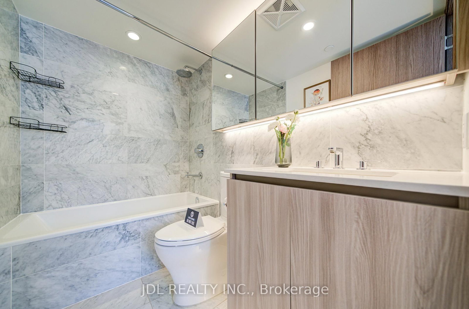 Condo for sale at 902-17 Bathurst Street, Toronto, Ontario, M5V 0N1 - Waterfront Communities C1 - MLS: C12998174