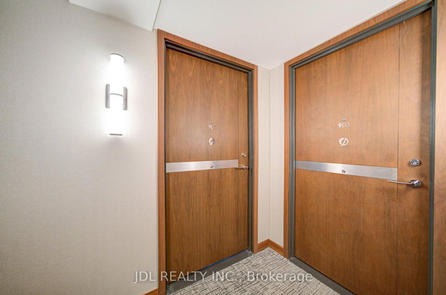 902 - 17 Bathurst Street