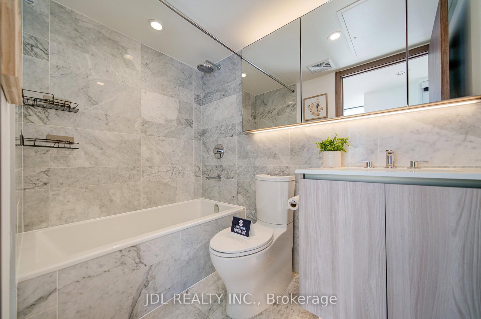 Condo for sale at 902-17 Bathurst Street, Toronto, Ontario, M5V 0N1 - Waterfront Communities C1 - MLS: C12998174