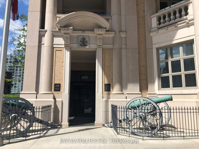 801 - 426 University Avenue