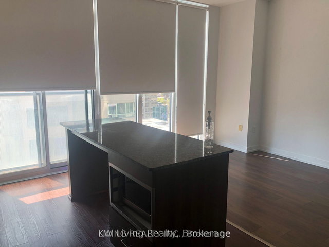 801 - 426 University Avenue