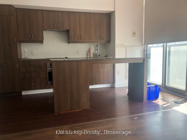 801 - 426 University Avenue