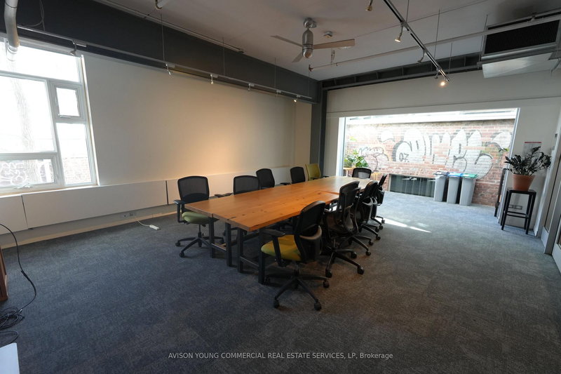 200 - 550 Bayview Ave W, Toronto, M4W 3X8 | Image 2