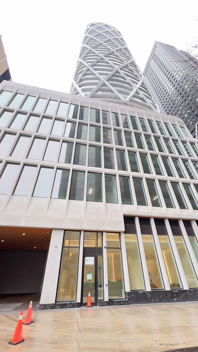 2417 - 230 Simcoe Street