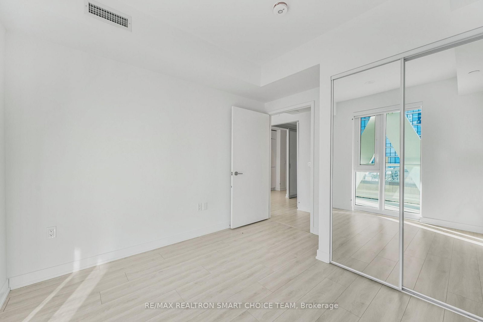 230 Simcoe Street, Unit 1816 - Photo 20