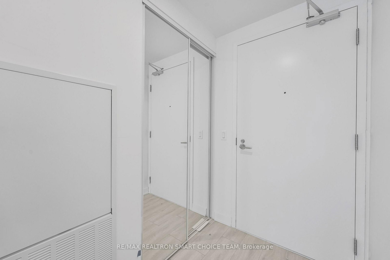 230 Simcoe Street, Unit 1816 - Photo 4