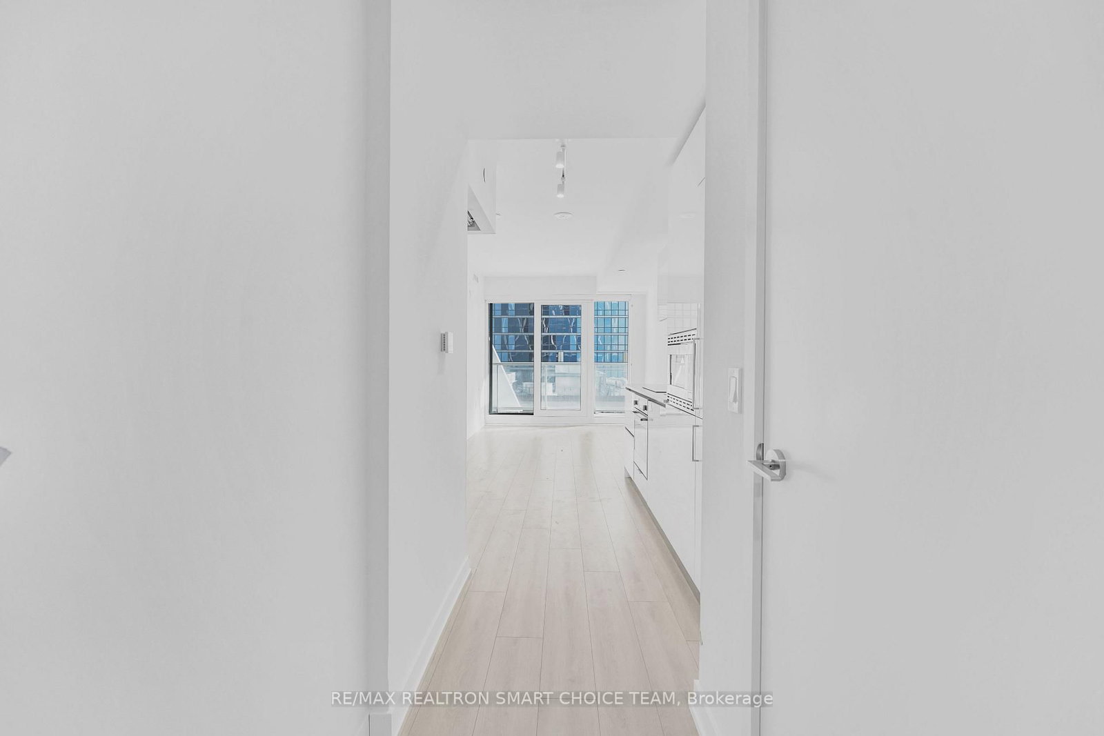 230 Simcoe Street, Unit 1816 - Photo 6