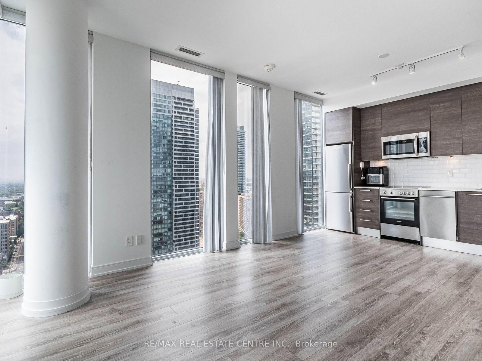 28 Wellesley Street, Unit 3302 - Photo 11