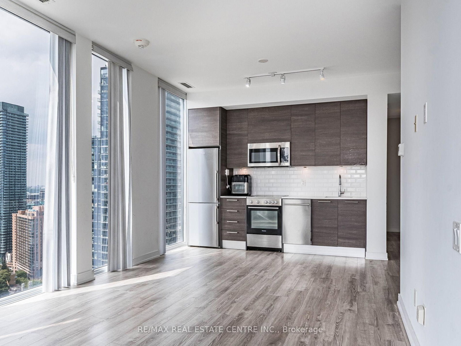 28 Wellesley Street, Unit 3302 - Photo 12