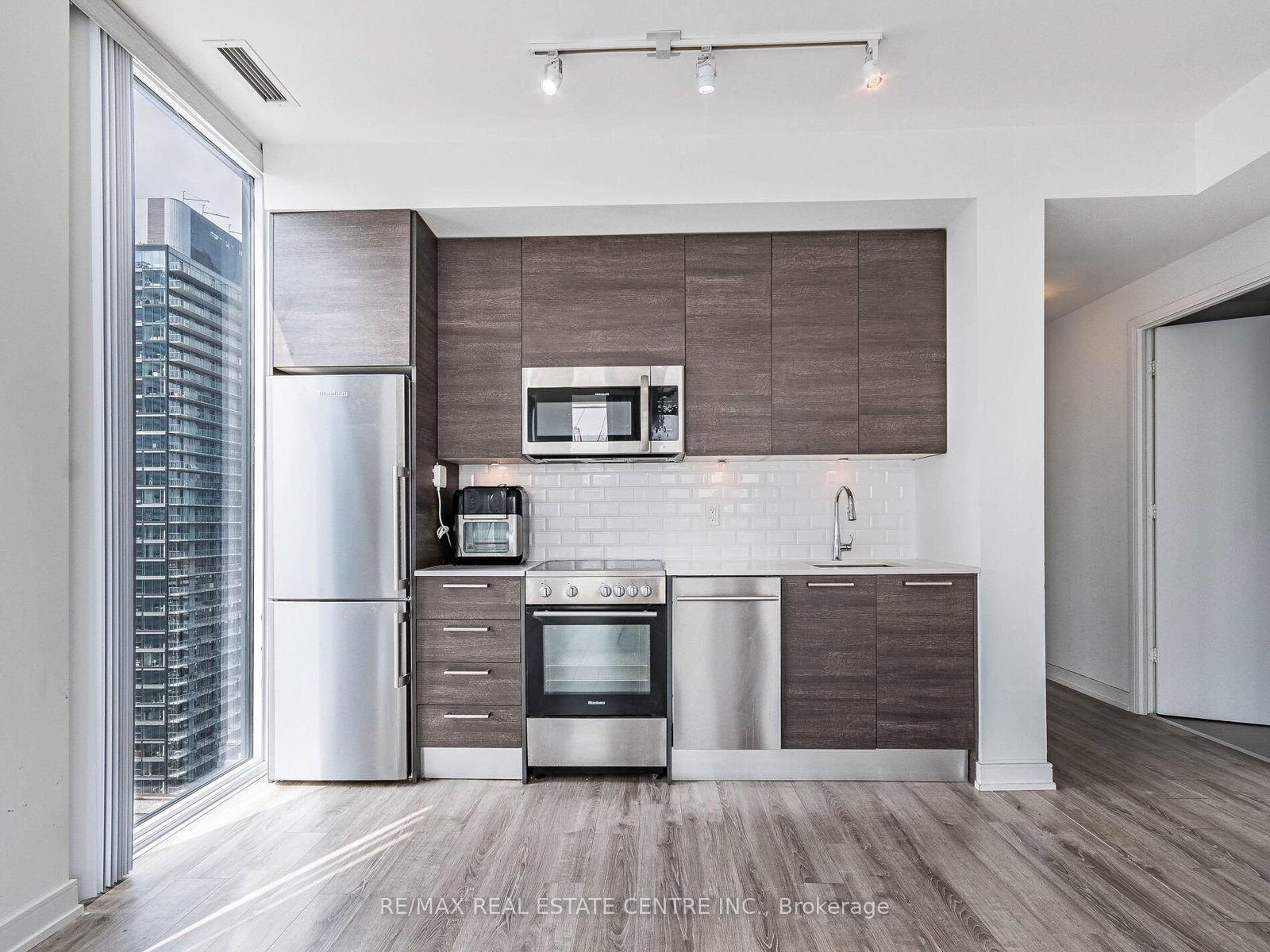 28 Wellesley Street, Unit 3302 - Photo 13