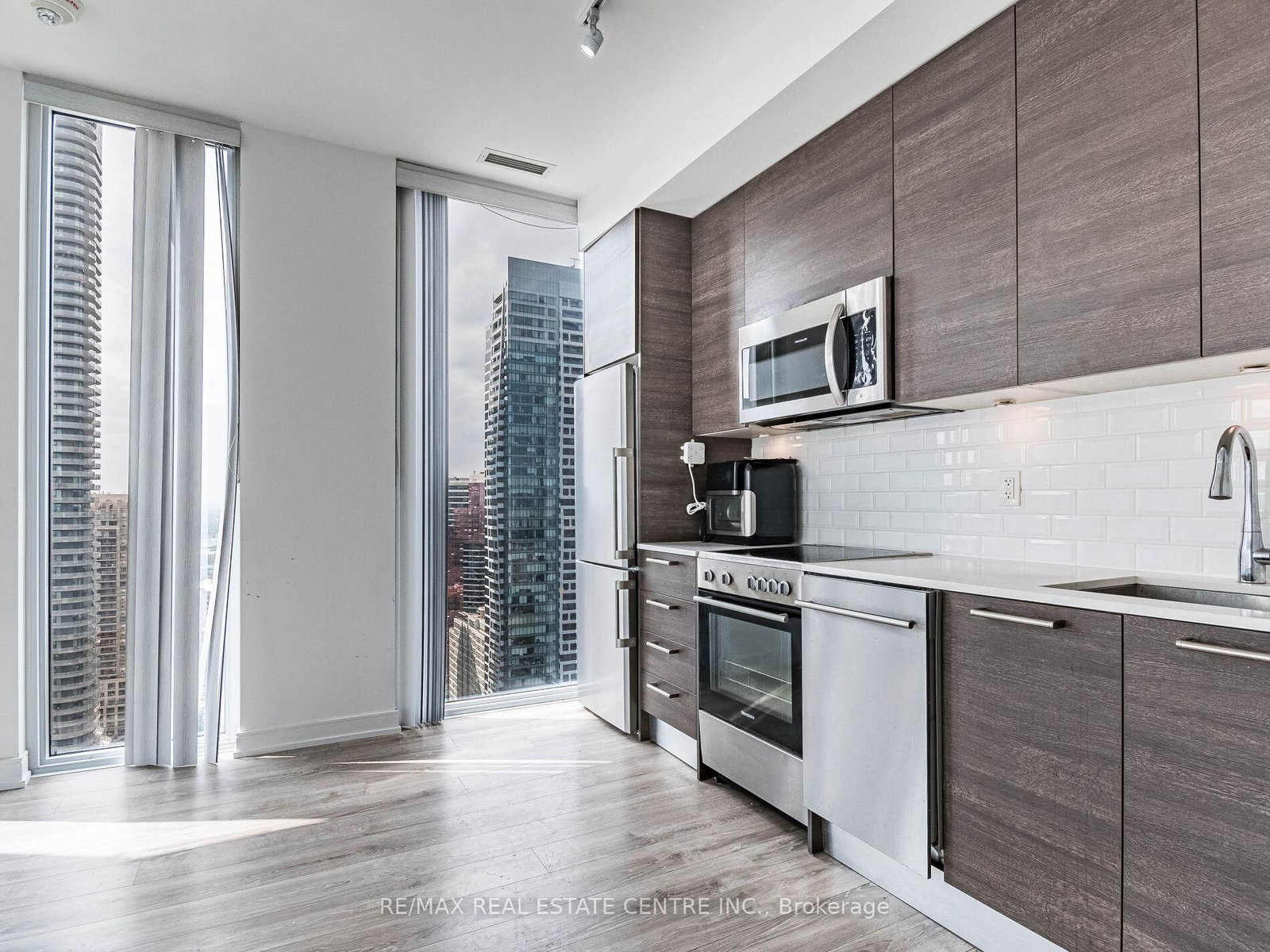 28 Wellesley Street, Unit 3302 - Photo 14