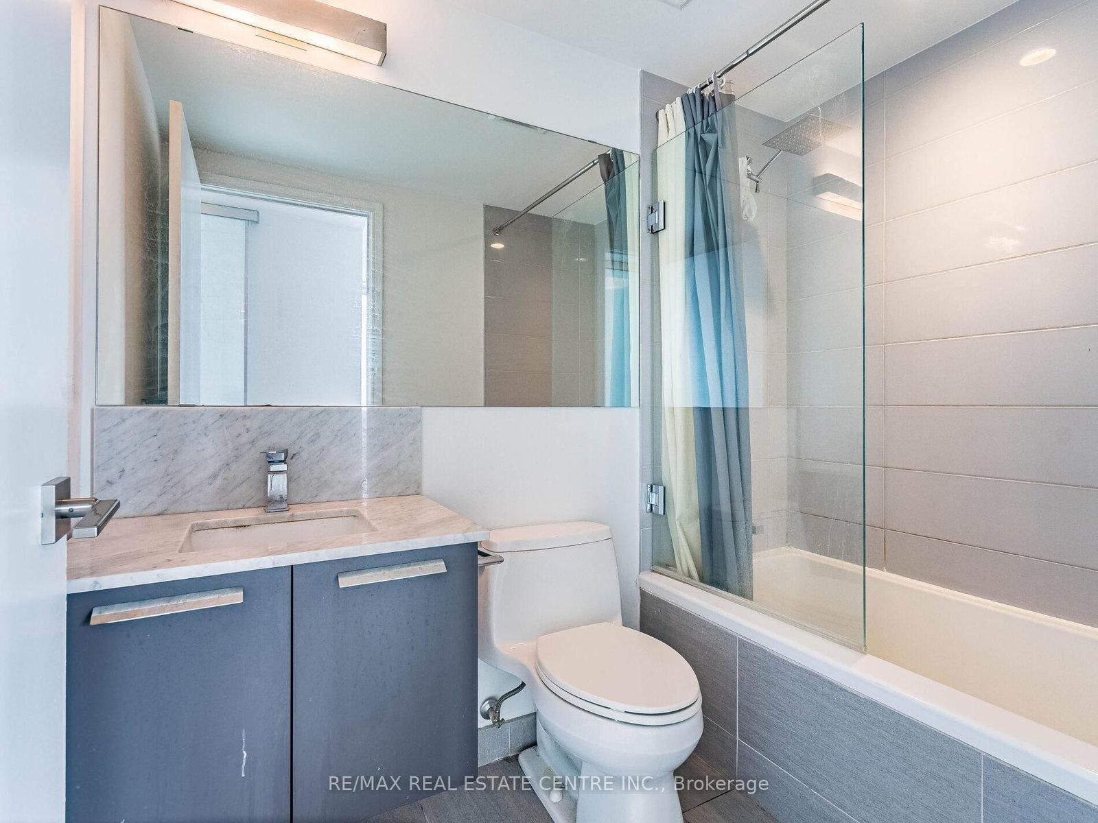 28 Wellesley Street, Unit 3302 - Photo 23