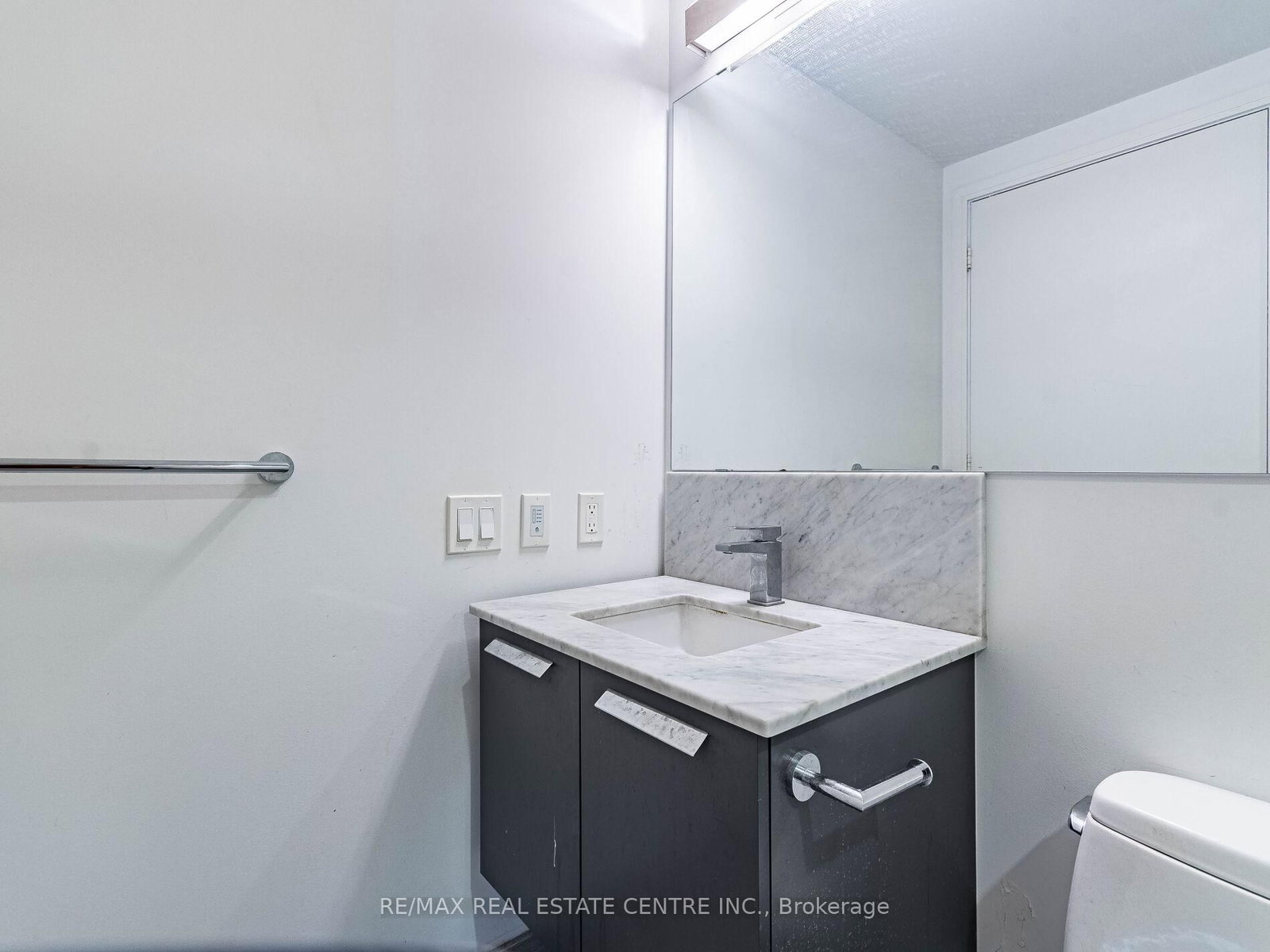 28 Wellesley Street, Unit 3302 - Photo 25