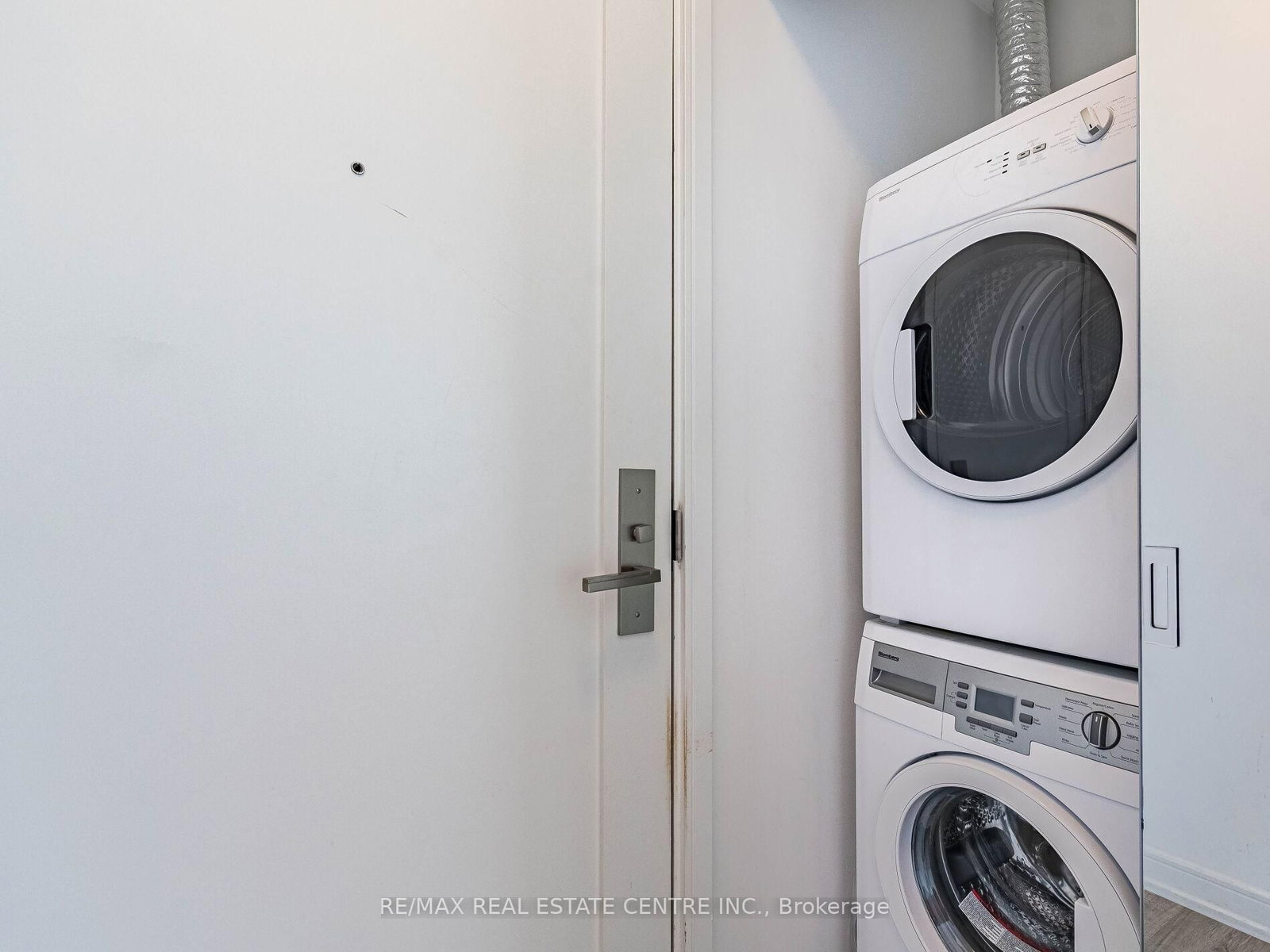 28 Wellesley Street, Unit 3302 - Photo 26