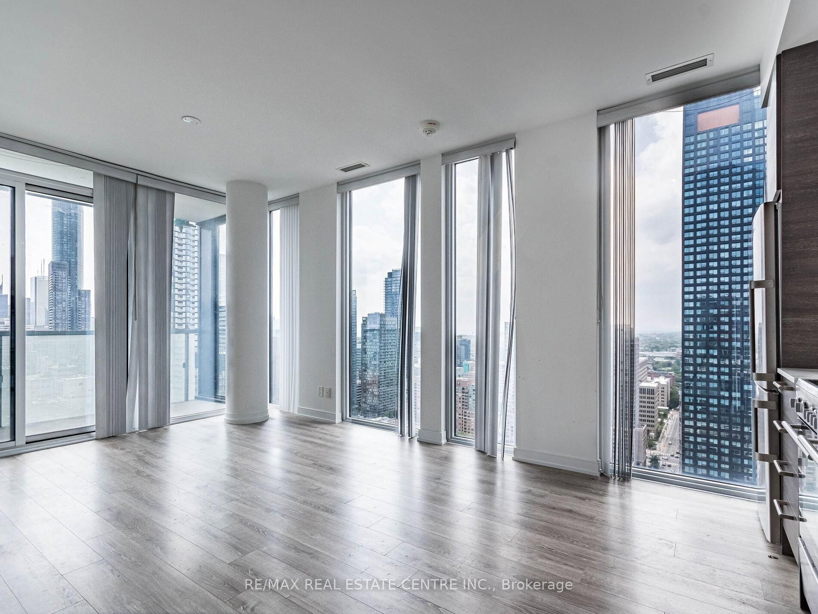 28 Wellesley Street, Unit 3302 - Photo 7