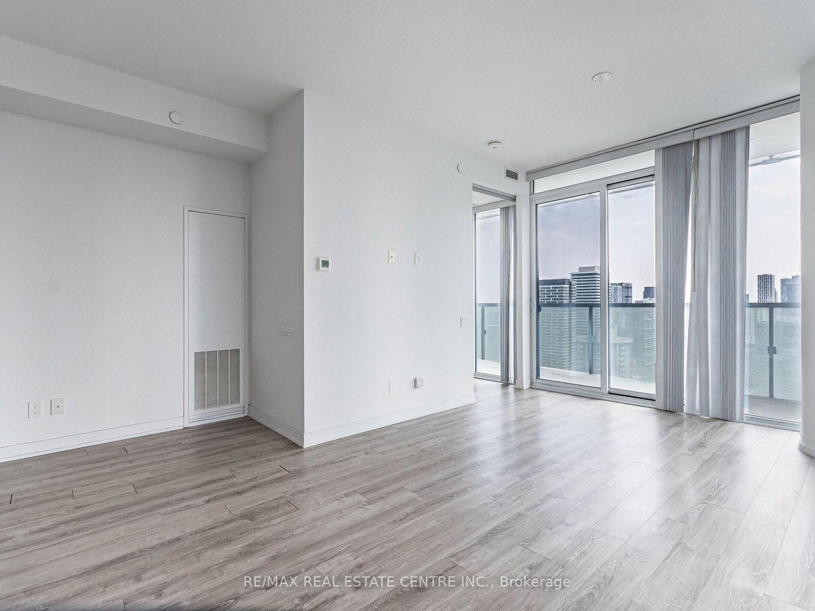 28 Wellesley Street, Unit 3302 - Photo 9