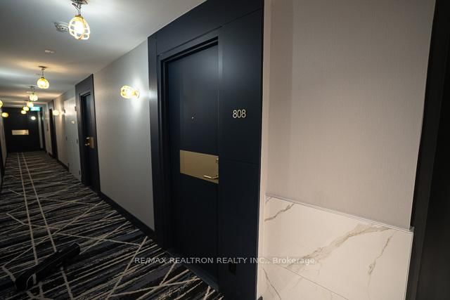 808 - 18 Yonge Street