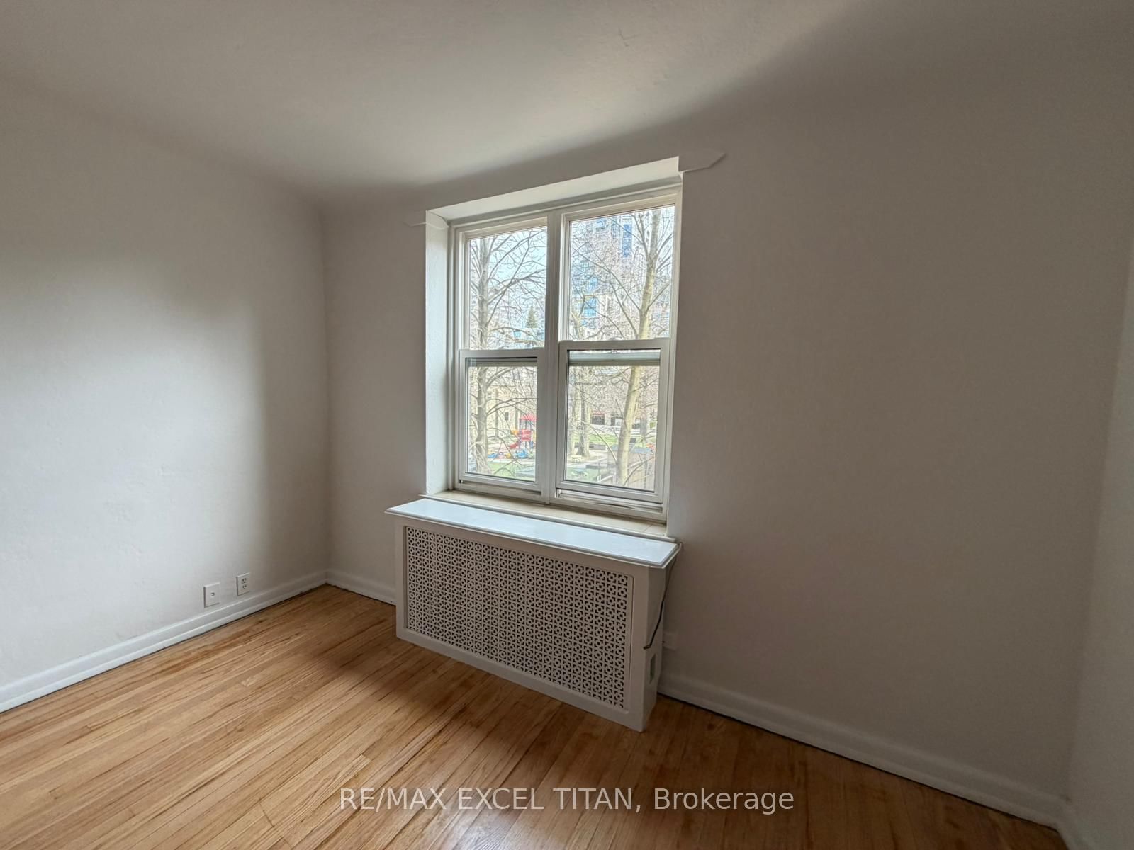 8 Mallory Gardens, Unit 23 - Photo 3