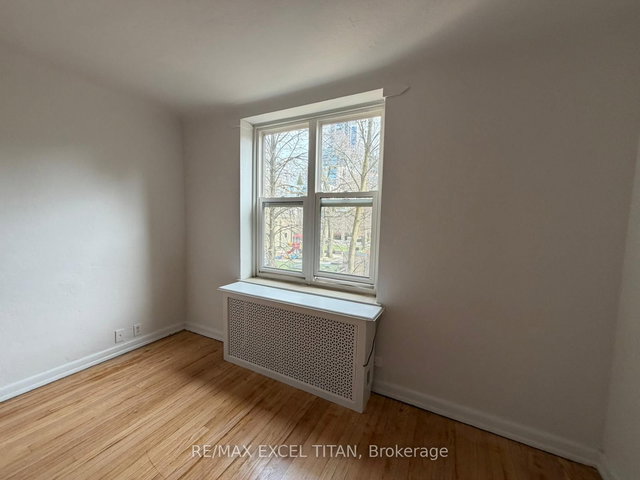 23 - 8 Mallory Gardens