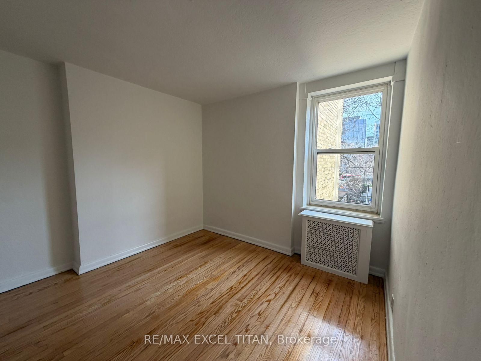 8 Mallory Gardens, Unit 23 - Photo 5