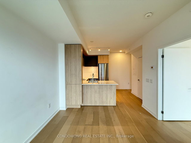 2112 - 225 Sumach Street