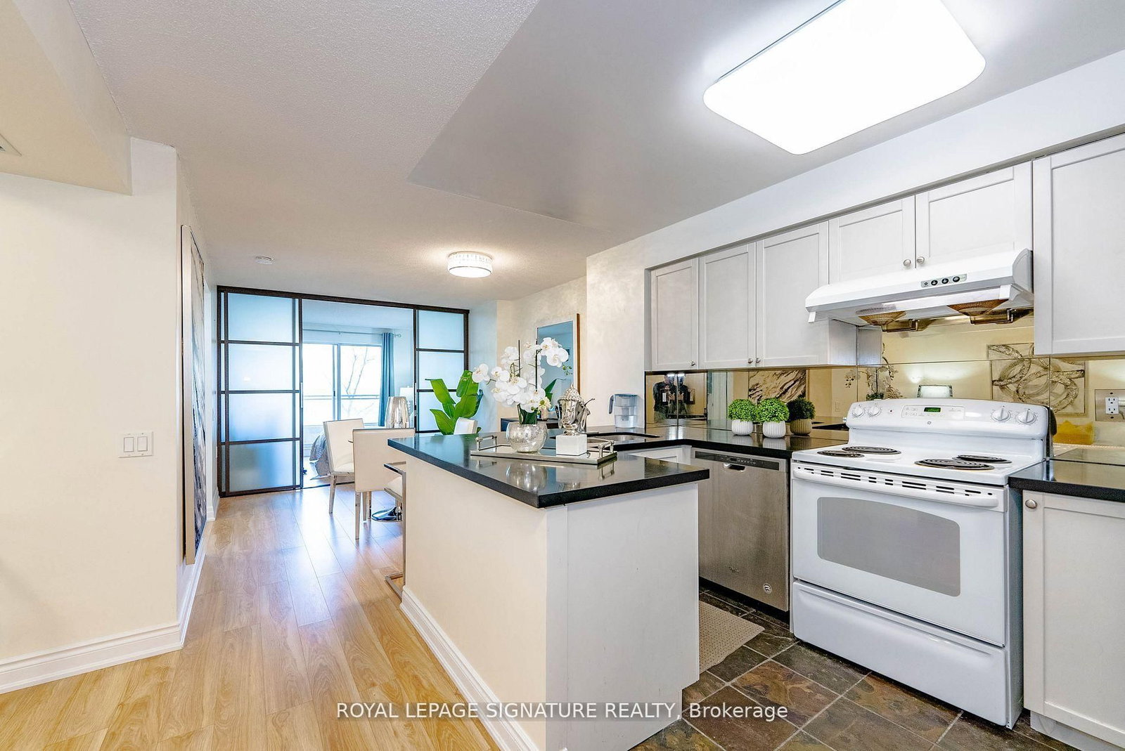 21 Hillcrest Avenue, Unit 209 - Photo 18