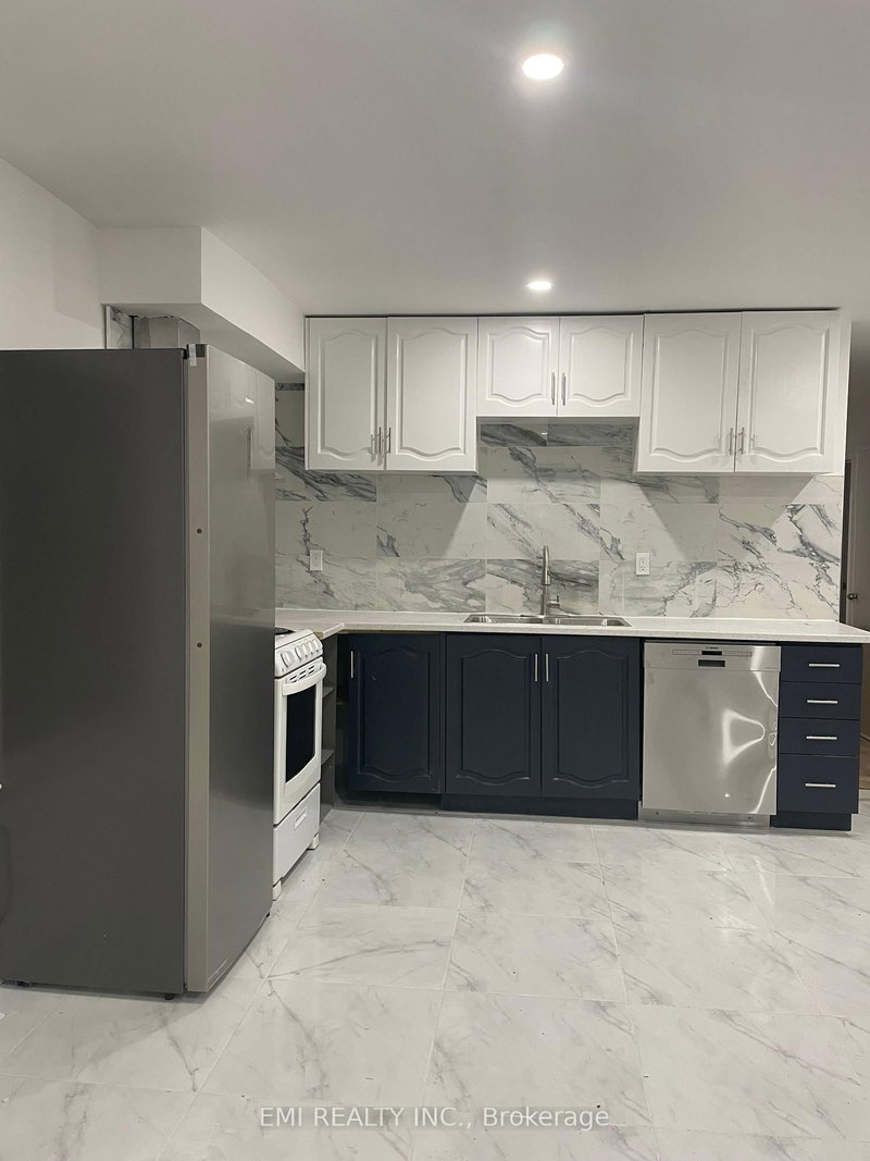 Main - 208 Patricia Ave, Toronto, M2M 1J5 | Image 2