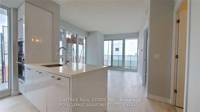 1203 - 2221 Yonge Street