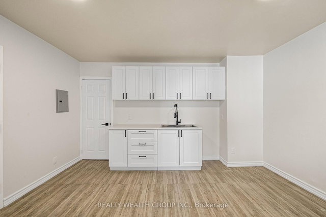 3 - 566 Queen Street W