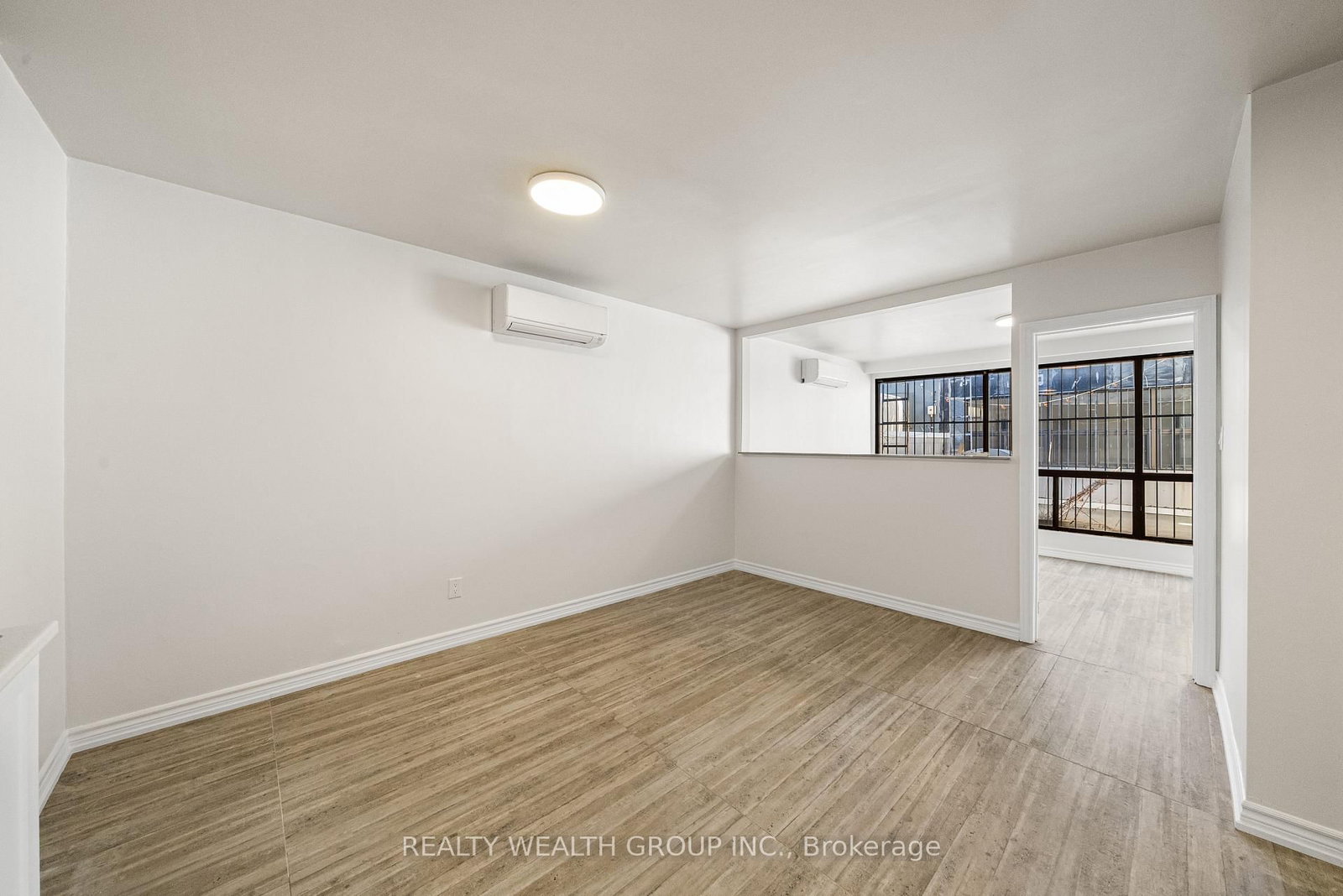 3-566 Queen Street, Toronto, ON, photo 3