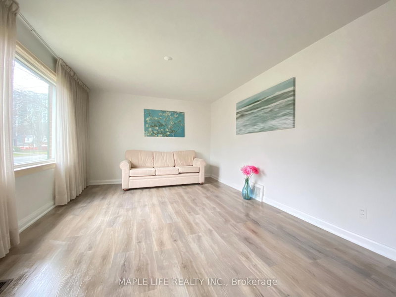 16 Lyndale Dr, Toronto, M2N 2Y1 | Image 3