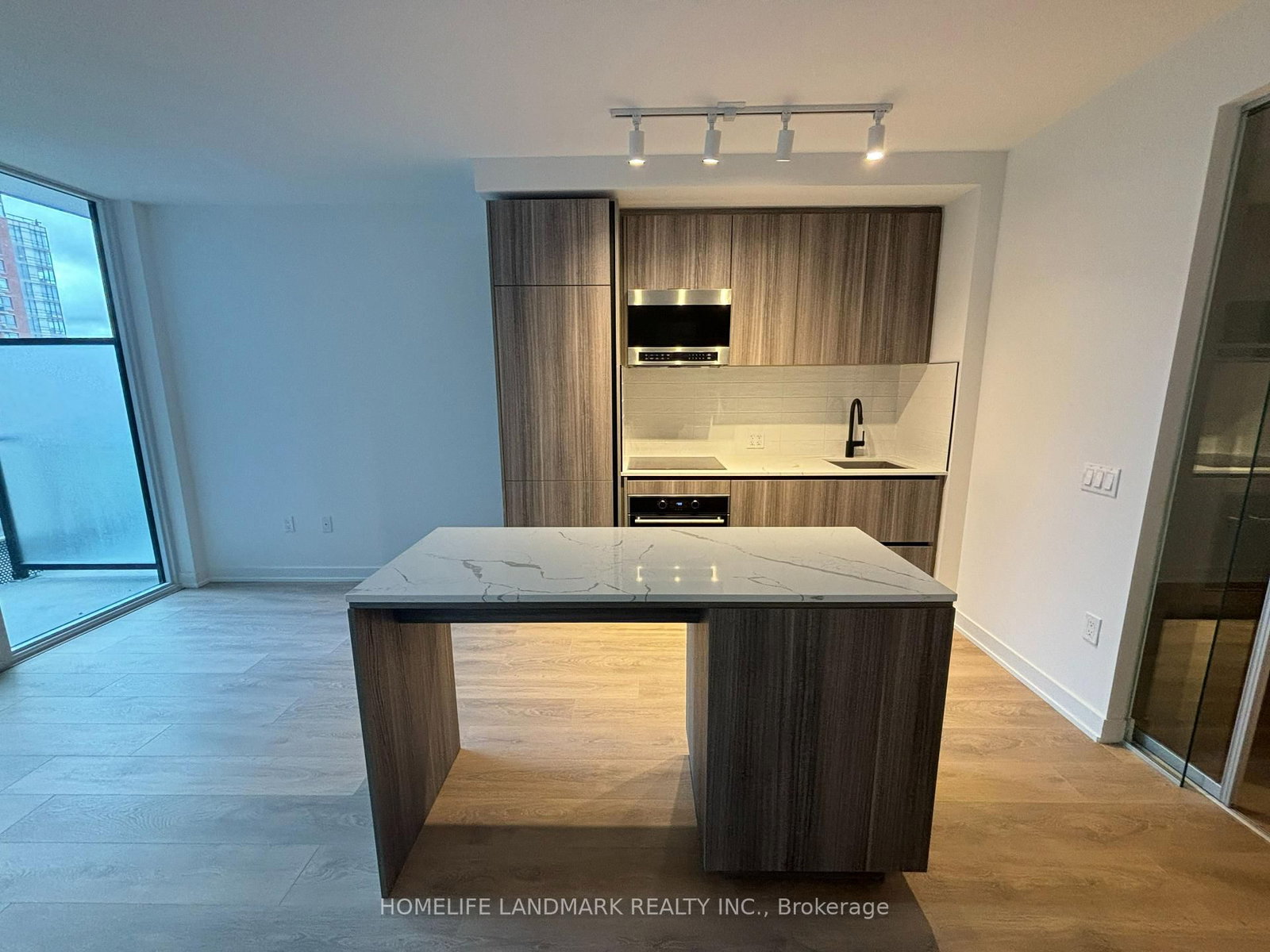 Condo for lease at 609-117 Broadway Avenue, Toronto, Ontario, M4P 1V3 - Mount Pleasant West - MLS: C12999404