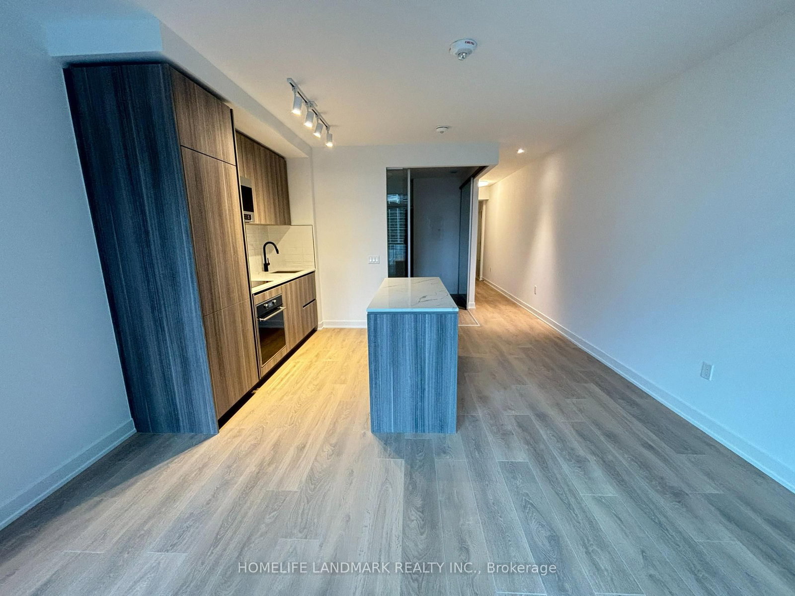 Condo for lease at 609-117 Broadway Avenue, Toronto, Ontario, M4P 1V3 - Mount Pleasant West - MLS: C12999404