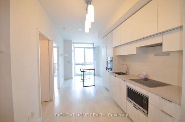 1109 - 8 EGLINTON Avenue E