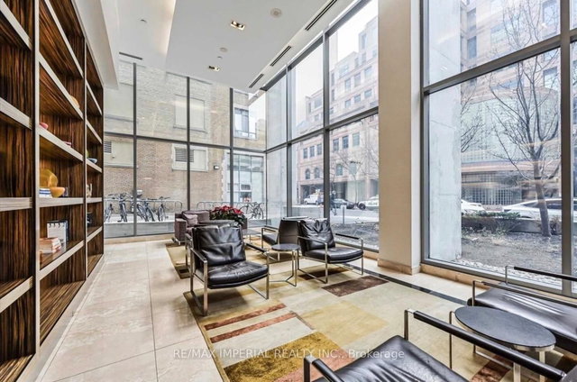 1006 - 38 Grenville Street