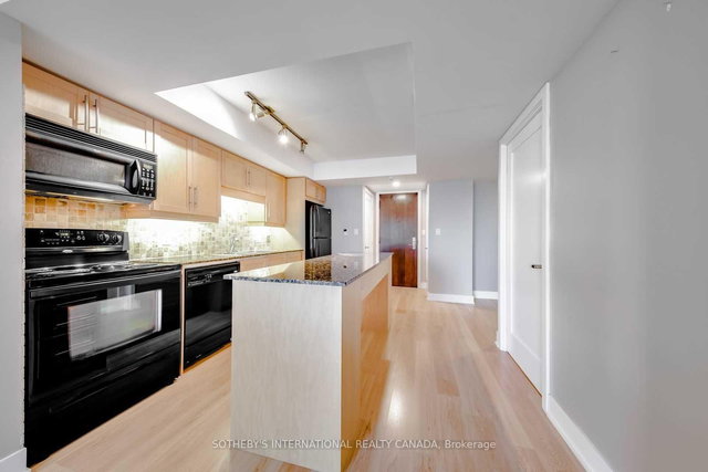 1705 - 20 Blue Jays Way