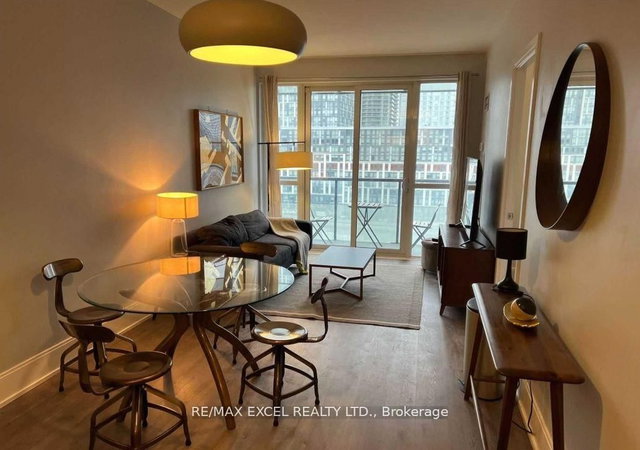 728 - 560 Front Street W